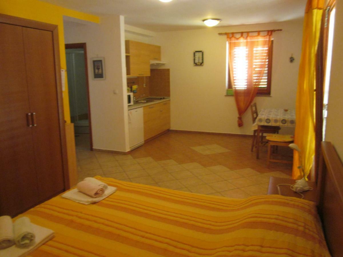Apartmani Barbalic Dario Baška Eksteriør billede